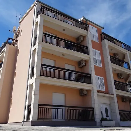 Lola Apartment Trogir