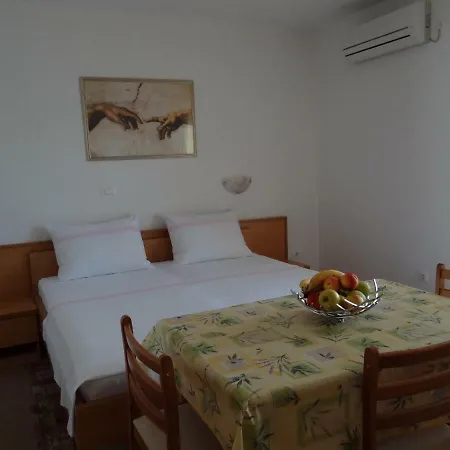 Lola 特罗吉尔