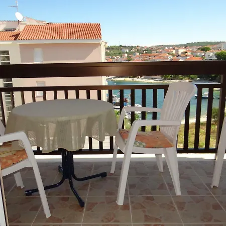 Apartman Lola