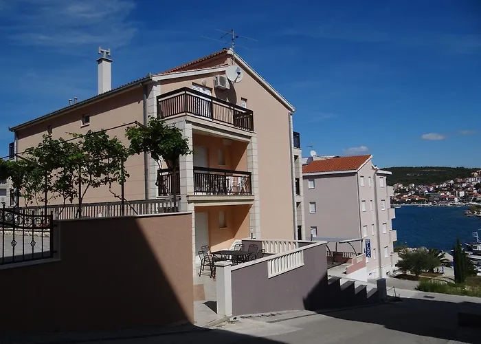 Lola Apartment