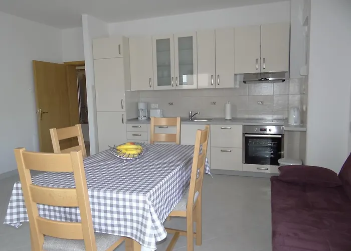 Apartment Lola *