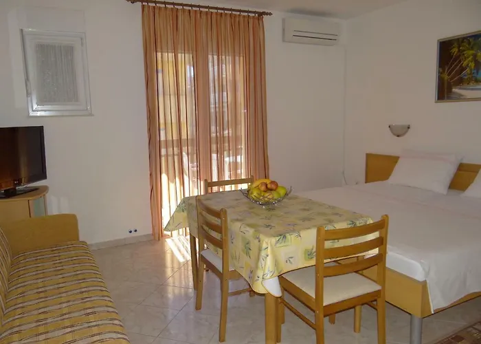 Apartment Lola *