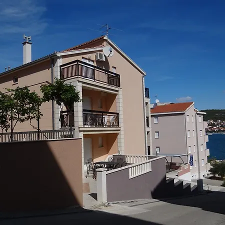 Lola Apartmán
