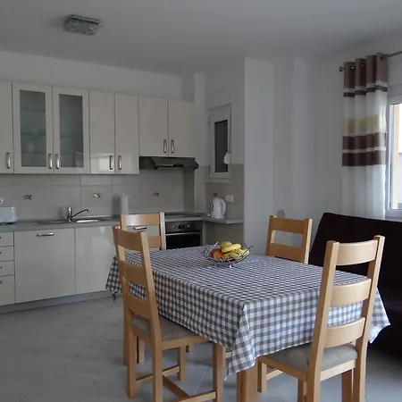 Lola Apartmán *