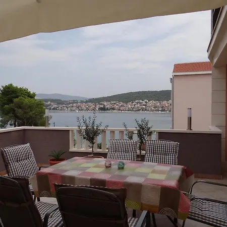 Lola * Trogir