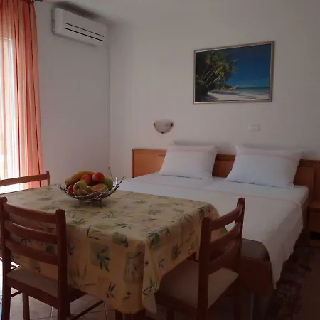 Lola Apartmán
