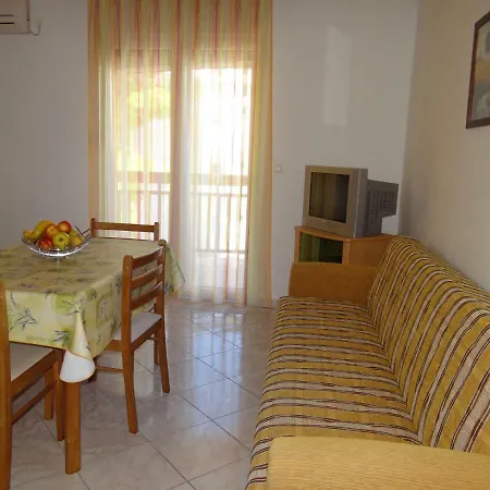 Lola Apartmán *