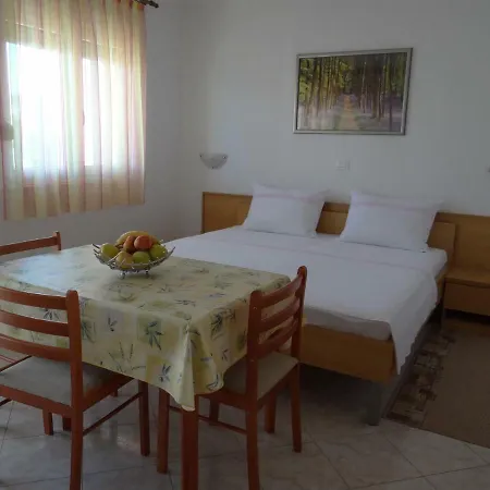 Lola Apartmán