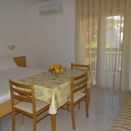 Lola Apartmán