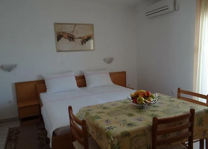 Lola Trogir