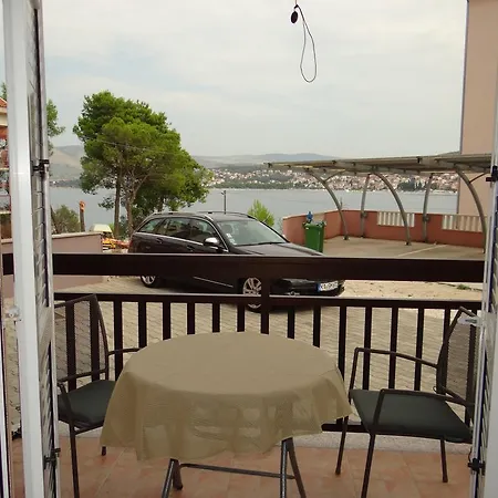 Lola Apartamento Trogir
